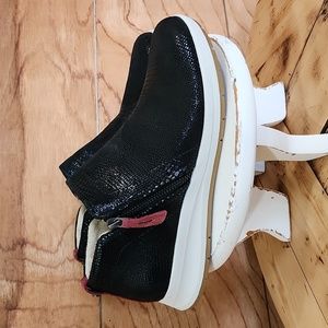 REVERE Womens Black Leather Ankle Bootie with Zipper size 39 / 8M